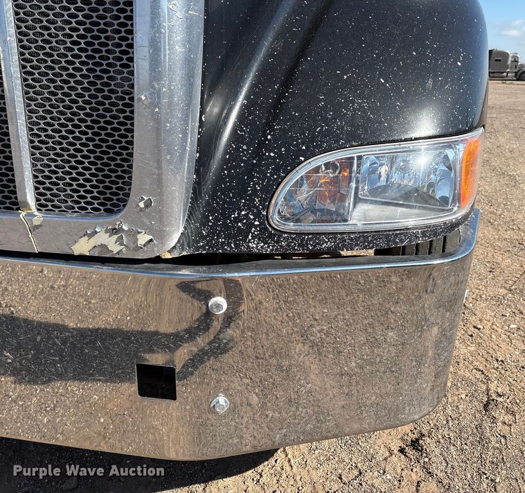 image for item EM0510 2008 Peterbilt 386 semi truck