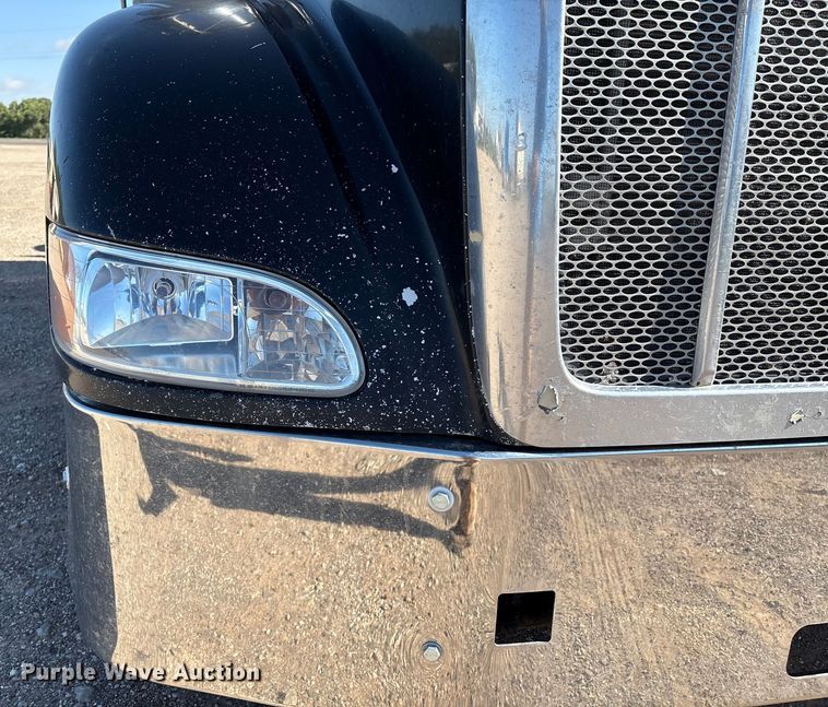 image for item EM0510 2008 Peterbilt 386 semi truck