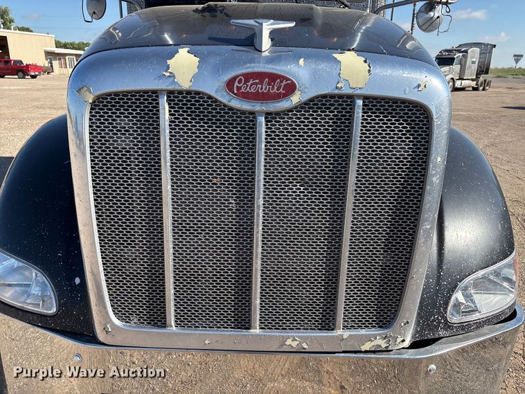 image for item EM0510 2008 Peterbilt 386 semi truck