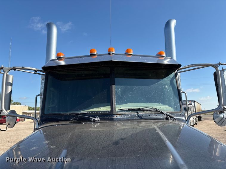 image for item EM0510 2008 Peterbilt 386 semi truck