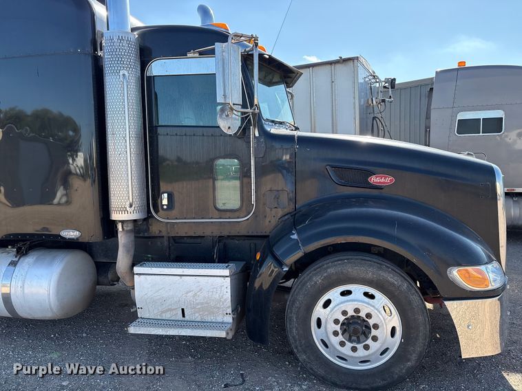 image for item EM0510 2008 Peterbilt 386 semi truck