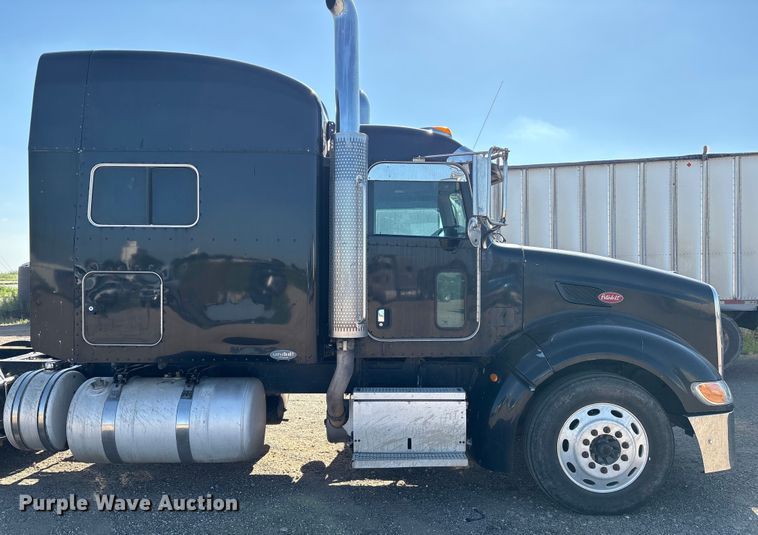 image for item EM0510 2008 Peterbilt 386 semi truck