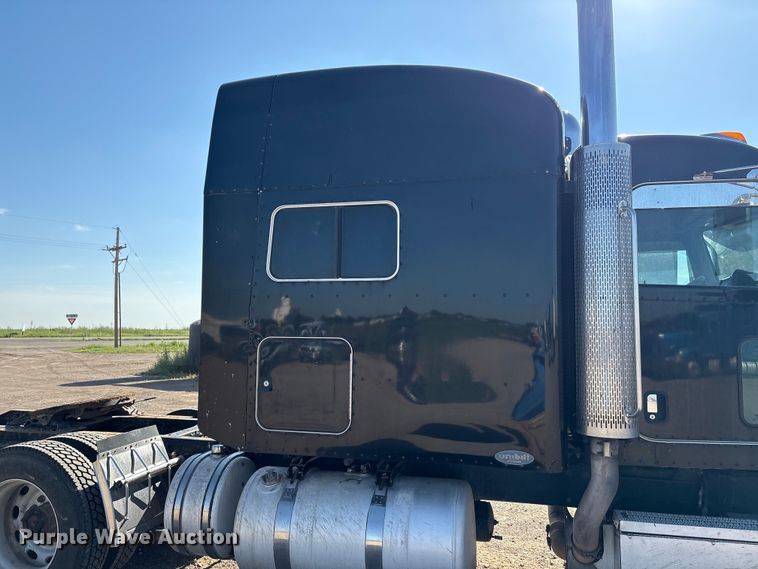 image for item EM0510 2008 Peterbilt 386 semi truck