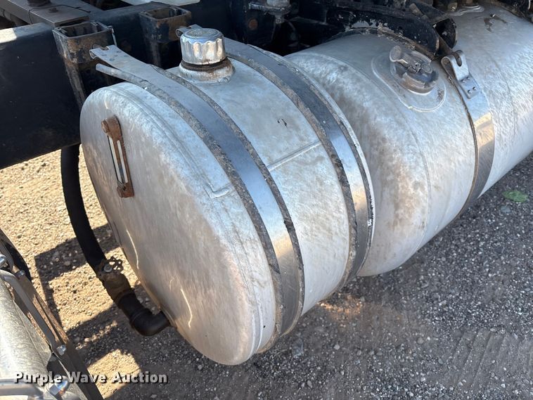 image for item EM0510 2008 Peterbilt 386 semi truck