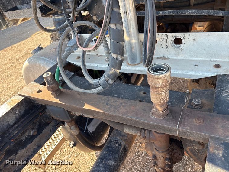 image for item EM0510 2008 Peterbilt 386 semi truck