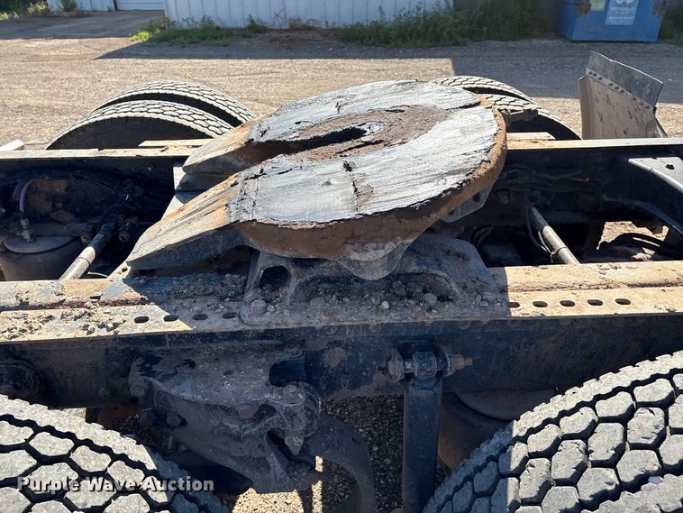 image for item EM0510 2008 Peterbilt 386 semi truck