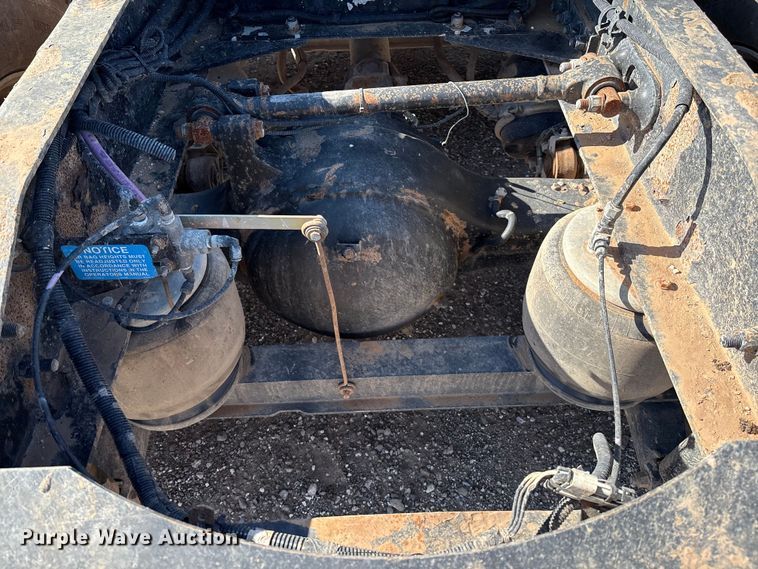 image for item EM0510 2008 Peterbilt 386 semi truck