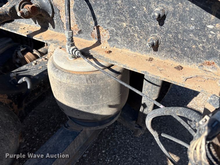 image for item EM0510 2008 Peterbilt 386 semi truck