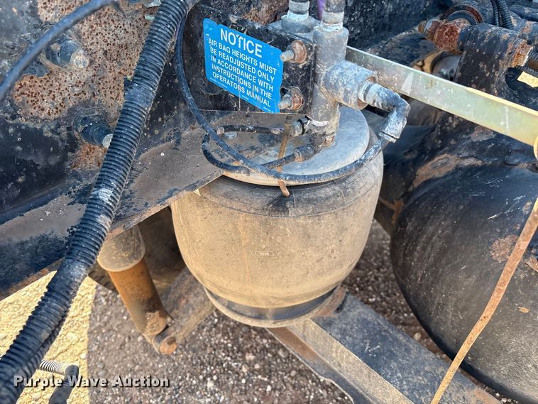 image for item EM0510 2008 Peterbilt 386 semi truck