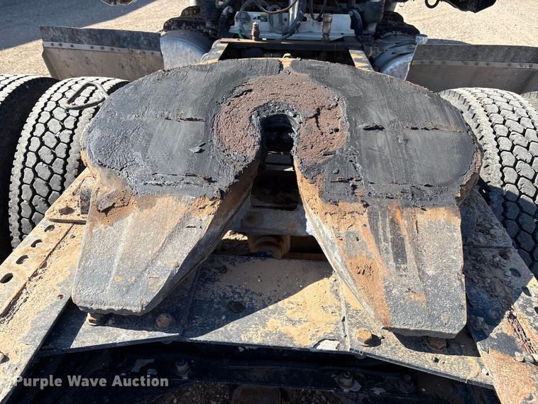 image for item EM0510 2008 Peterbilt 386 semi truck