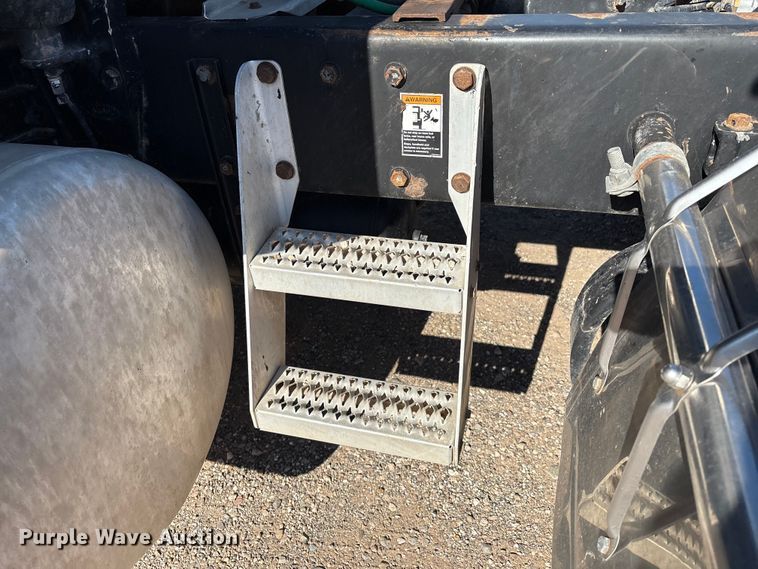 image for item EM0510 2008 Peterbilt 386 semi truck