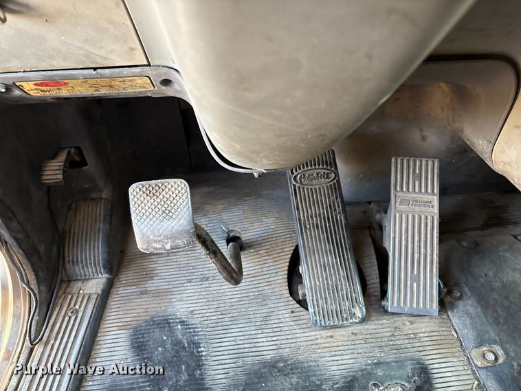 image for item EM0510 2008 Peterbilt 386 semi truck