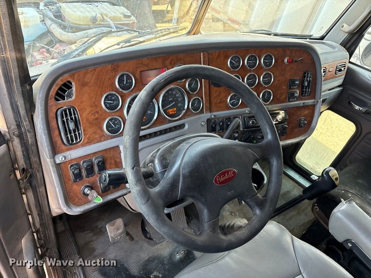 image for item EM0510 2008 Peterbilt 386 semi truck
