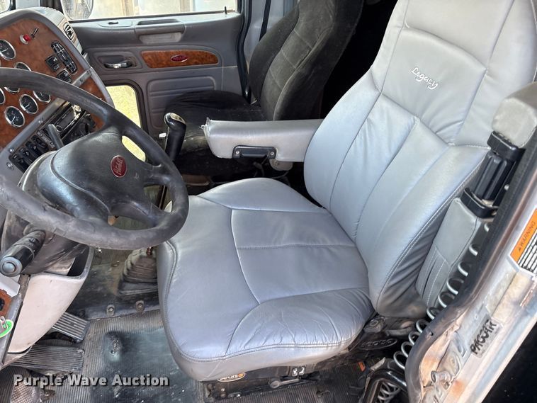 image for item EM0510 2008 Peterbilt 386 semi truck