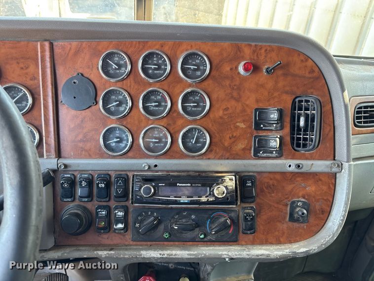 image for item EM0510 2008 Peterbilt 386 semi truck