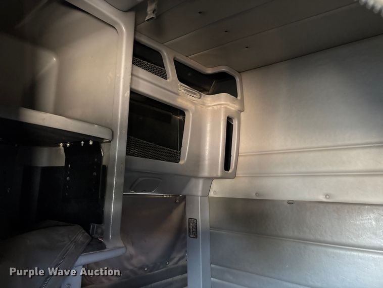 image for item EM0510 2008 Peterbilt 386 semi truck