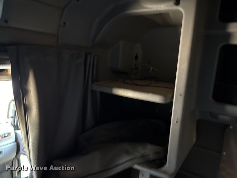 image for item EM0510 2008 Peterbilt 386 semi truck