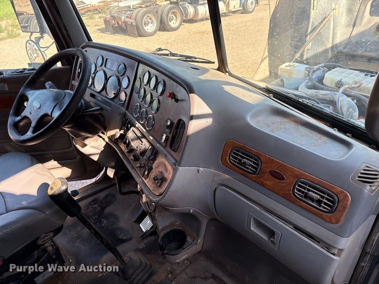 image for item EM0510 2008 Peterbilt 386 semi truck
