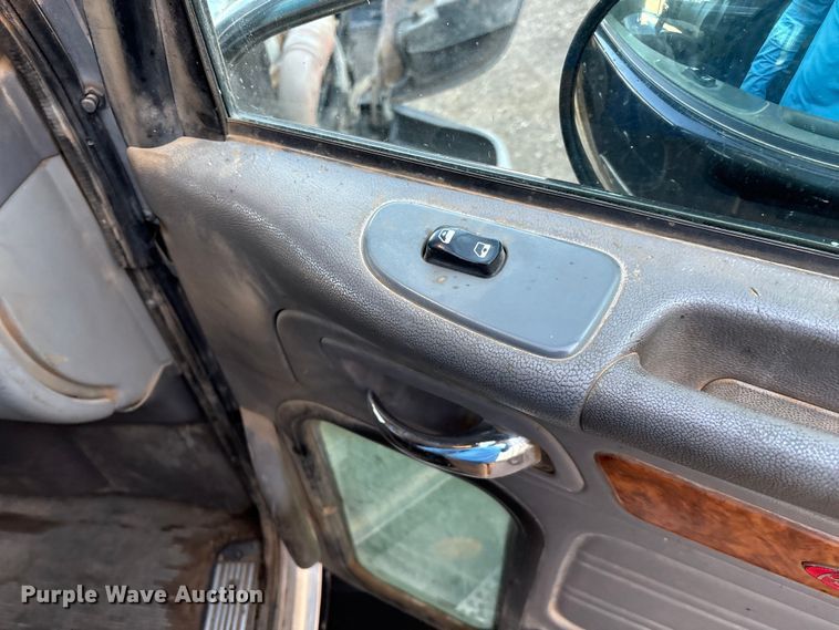 image for item EM0510 2008 Peterbilt 386 semi truck