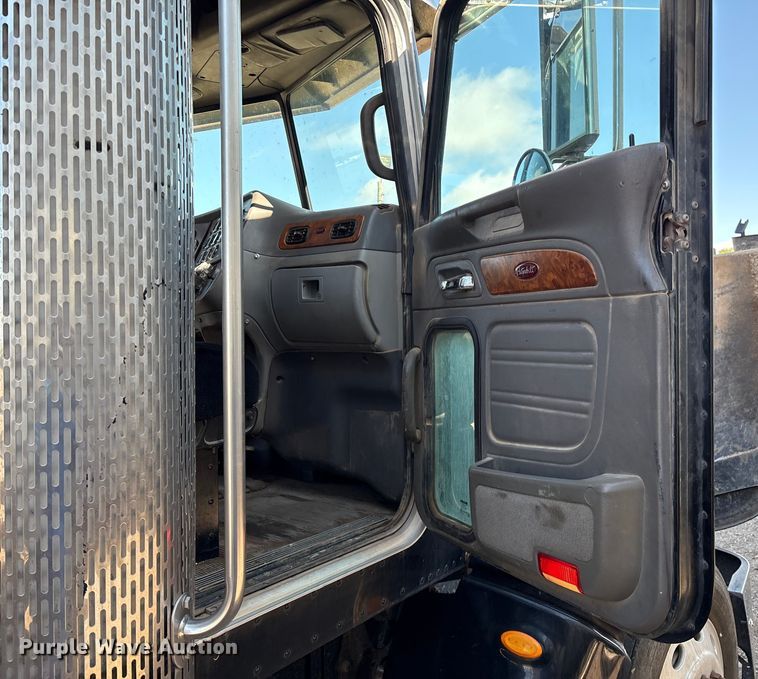 image for item EM0510 2008 Peterbilt 386 semi truck