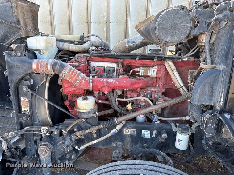 image for item EM0510 2008 Peterbilt 386 semi truck