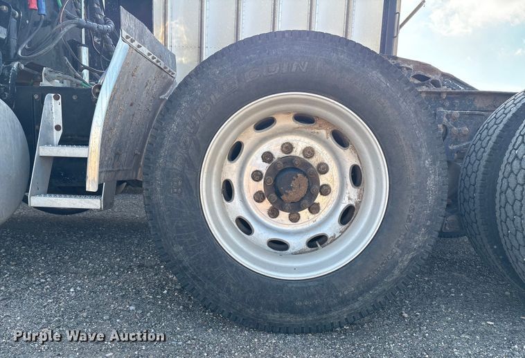 image for item EM0510 2008 Peterbilt 386 semi truck