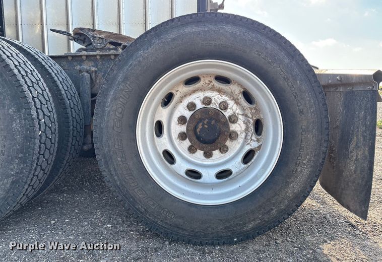 image for item EM0510 2008 Peterbilt 386 semi truck