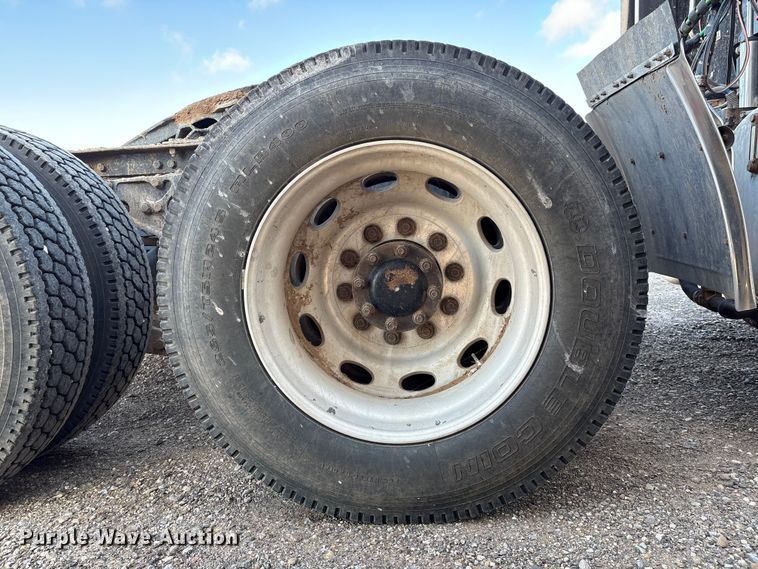 image for item EM0510 2008 Peterbilt 386 semi truck