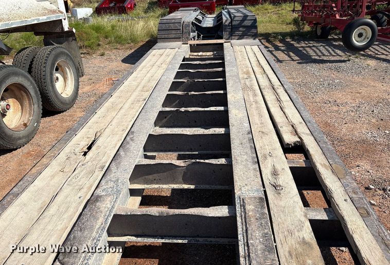 image for item EM0521 2019 Fontaine Magnitude HFLD lowboy equipment trailer