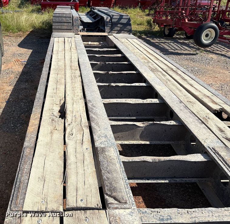 image for item EM0521 2019 Fontaine Magnitude HFLD lowboy equipment trailer