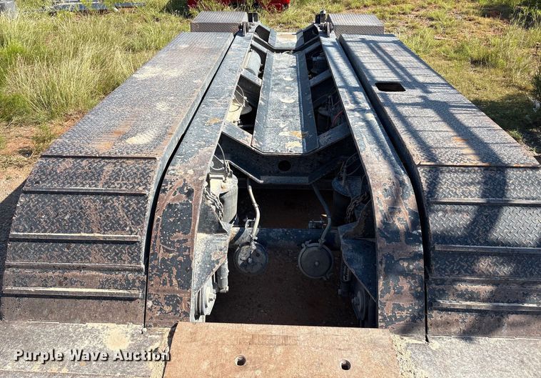 image for item EM0521 2019 Fontaine Magnitude HFLD lowboy equipment trailer