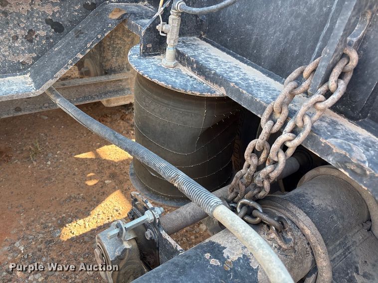 image for item EM0521 2019 Fontaine Magnitude HFLD lowboy equipment trailer