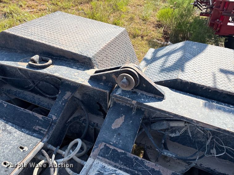 image for item EM0521 2019 Fontaine Magnitude HFLD lowboy equipment trailer