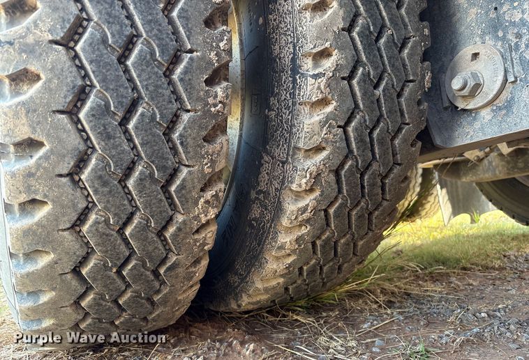 image for item EM0521 2019 Fontaine Magnitude HFLD lowboy equipment trailer