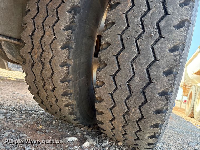 image for item EM0521 2019 Fontaine Magnitude HFLD lowboy equipment trailer