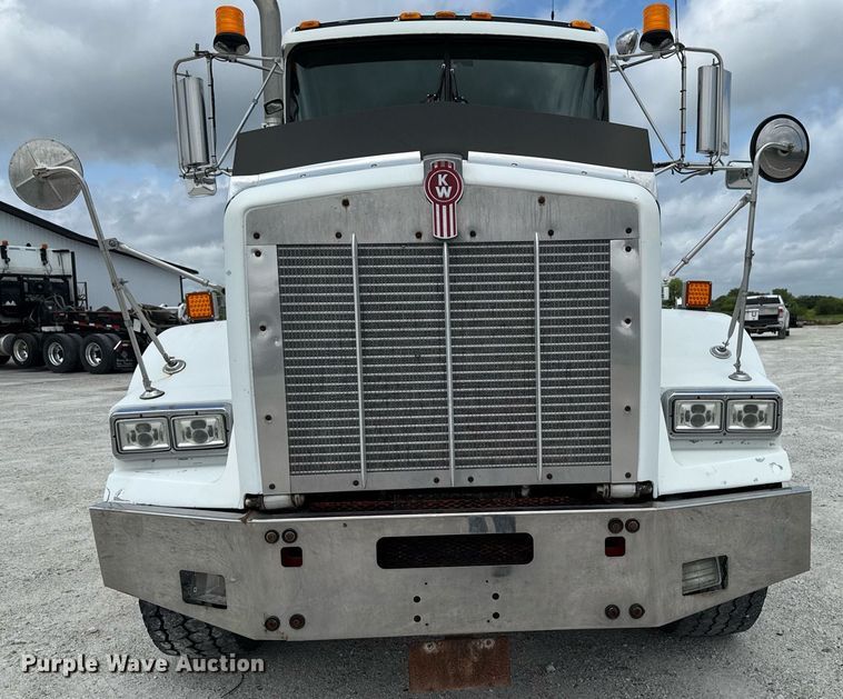 image for item EM2173 2003 Kenworth semi truck