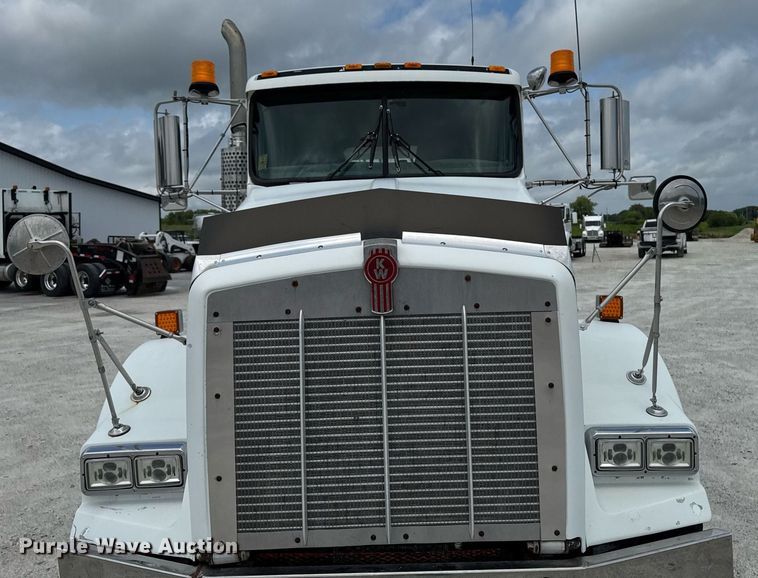 image for item EM2173 2003 Kenworth semi truck