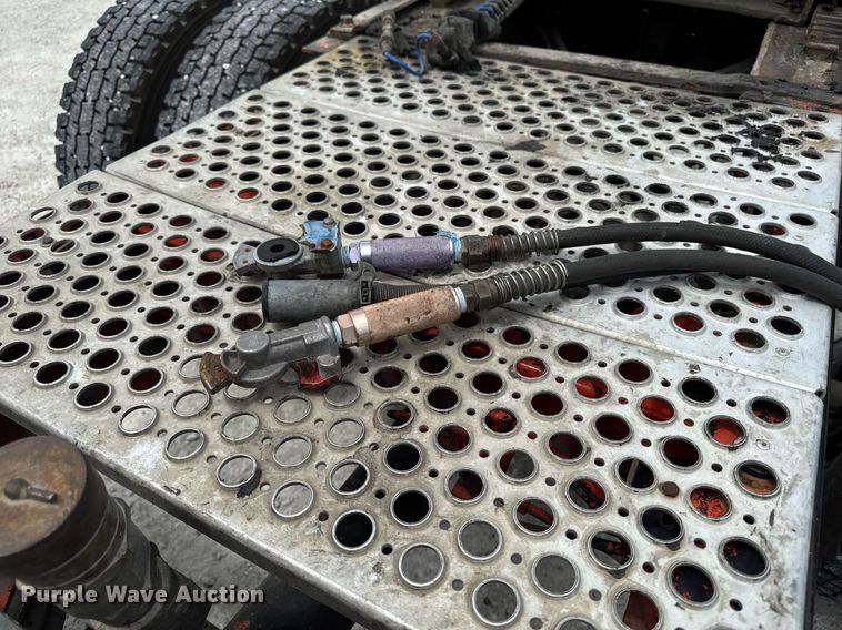 image for item EM2173 2003 Kenworth semi truck