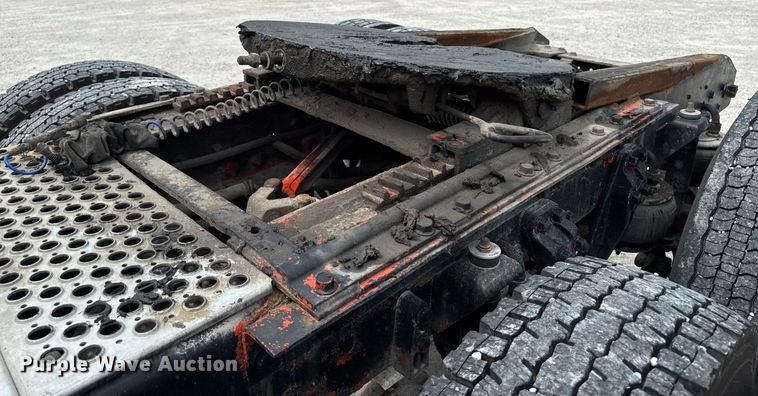 image for item EM2173 2003 Kenworth semi truck