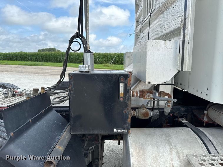 image for item EM2173 2003 Kenworth semi truck