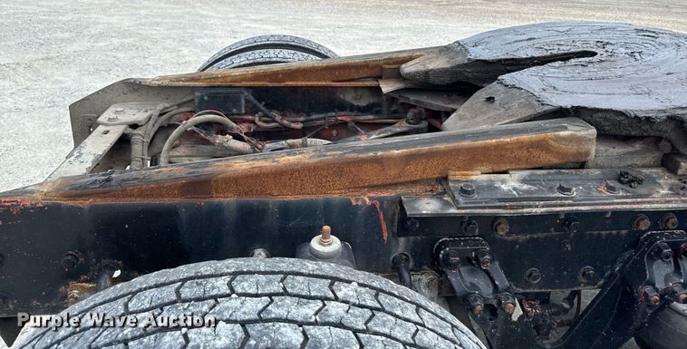 image for item EM2173 2003 Kenworth semi truck