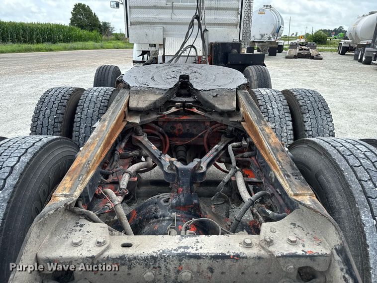 image for item EM2173 2003 Kenworth semi truck