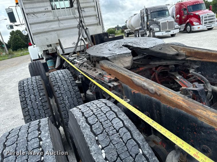 image for item EM2173 2003 Kenworth semi truck