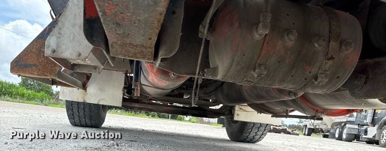 image for item EM2173 2003 Kenworth semi truck