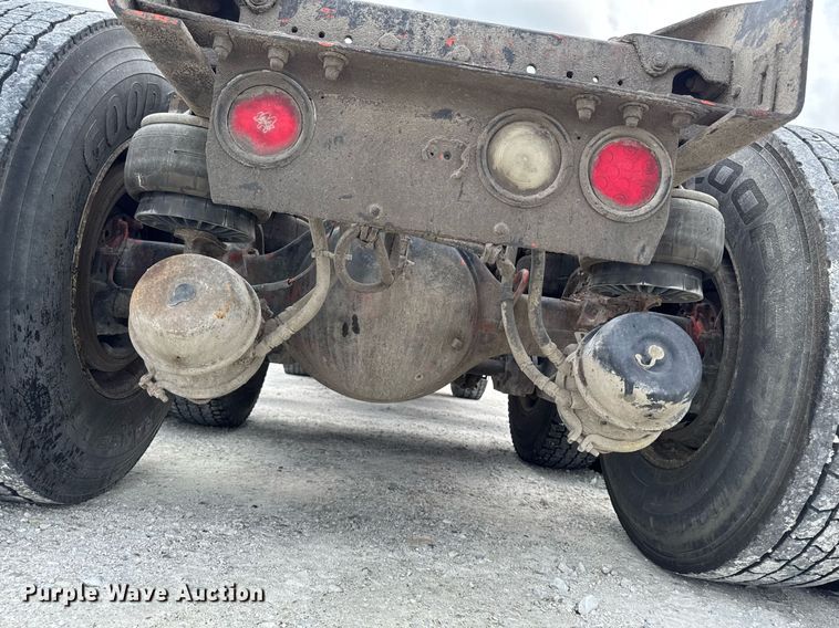 image for item EM2173 2003 Kenworth semi truck