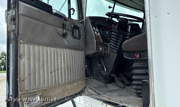 image for item EM2173 2003 Kenworth semi truck