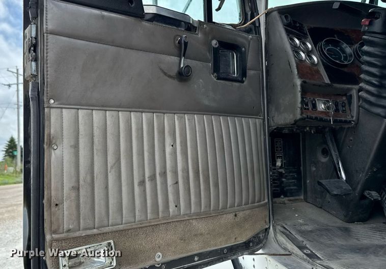 image for item EM2173 2003 Kenworth semi truck