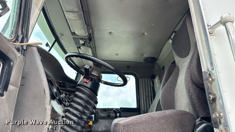 image for item EM2173 2003 Kenworth semi truck