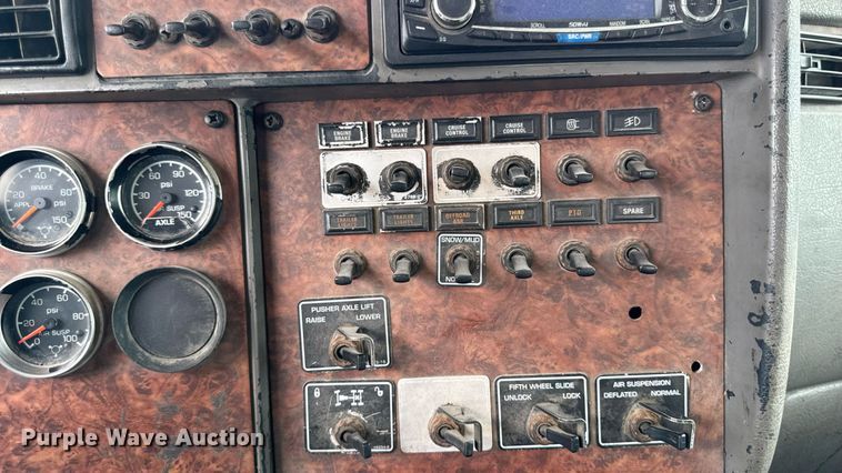 image for item EM2173 2003 Kenworth semi truck