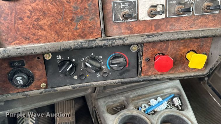 image for item EM2173 2003 Kenworth semi truck